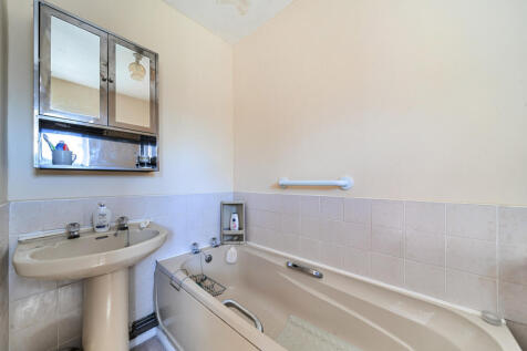 EN-SUITE BATHROOM