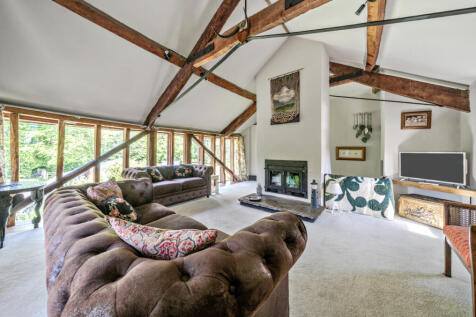 FAMILY LIVING ROOM