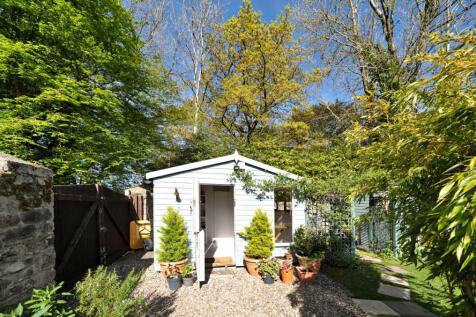 GARDEN OFFICE/HOBBY ROOM
