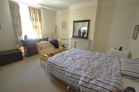 FLAT BEDROOM