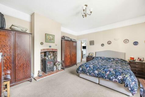 ANNEXE BEDROOM/MAIN HOUSE RECEPTION
