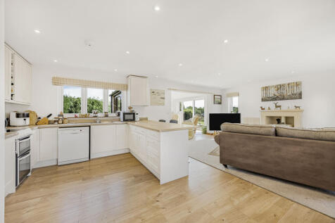 KITCHEN LIVING AREA