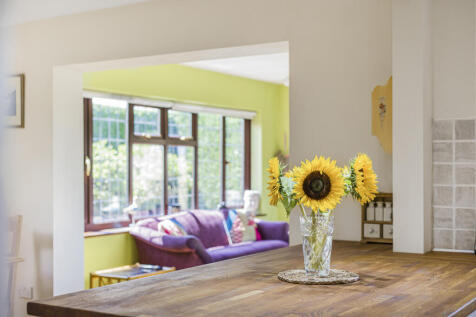 THROUGH TO GARDEN ROOM