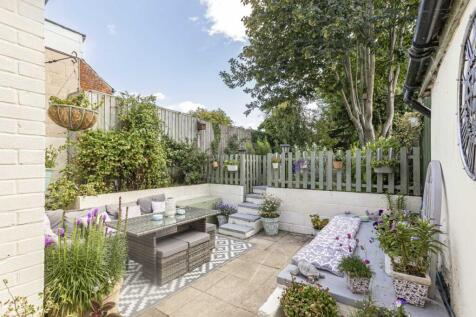 PATIO SEATING AREA