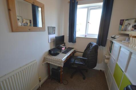 BEDROOM 2/STUDY