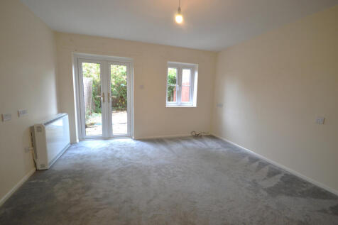 LIVING ROOM.JPG
