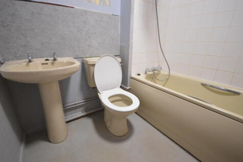 BATHROOM.JPG