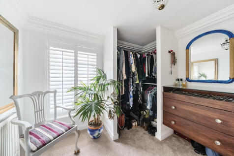 DRESSSING ROOM