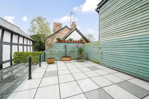 FIRST FLOOR TERRACED