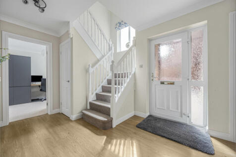STAIRCASE/HALLWAY