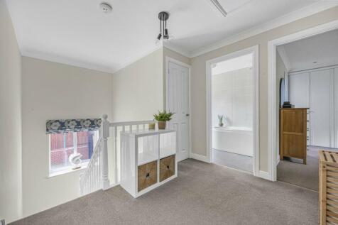 FIRST FLOOR LANDING