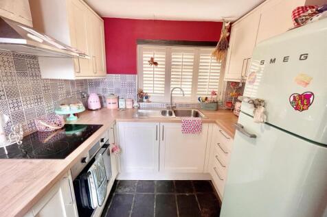 Kitchen 3.JPEG