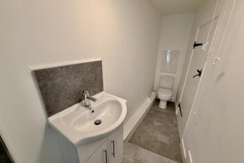 Shower room wc.JPEG