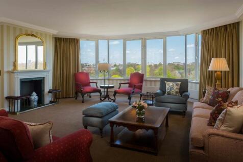 cheval-thorney-court-deluxe-living-01.jpg