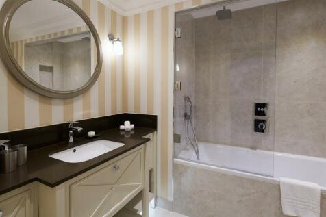 CTC-3-Bed-Deluxe-3rd-bedroom-bathroom.jpg