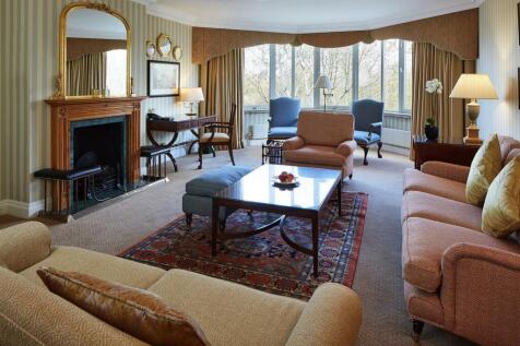 CTC_2-bed-deluxe_living-room-open.jpg