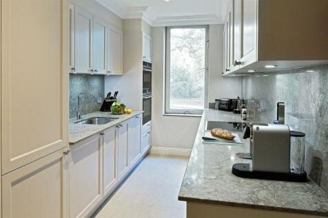 CTC-3-Bed-Deluxe-kitchen.jpg