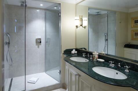 CTC-3-bed-master-bathroom (1).jpg