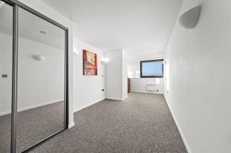 Flat1507BridgewaterPlace-01.jpg