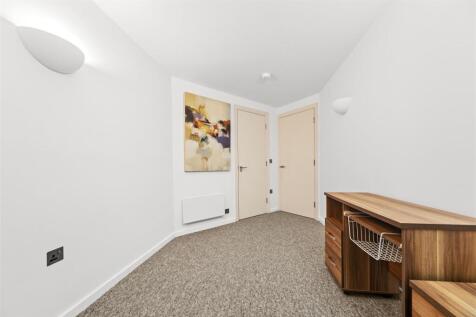 Flat1507BridgewaterPlace-10.jpg