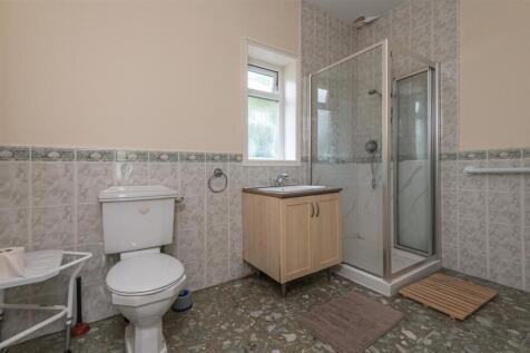 8 Mavis Shower .jpg
