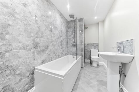 bathroom .jpg