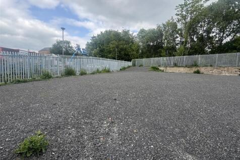 leeds wakefiled industrial site to let.jpg
