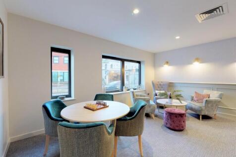 Homeowners Lounge 