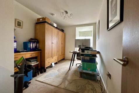 Bedroom 3/ Study