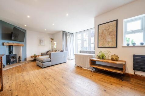 OPEN PLAN LIVING AREA