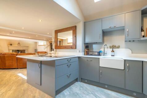 OPEN PLAN LIVING AREA