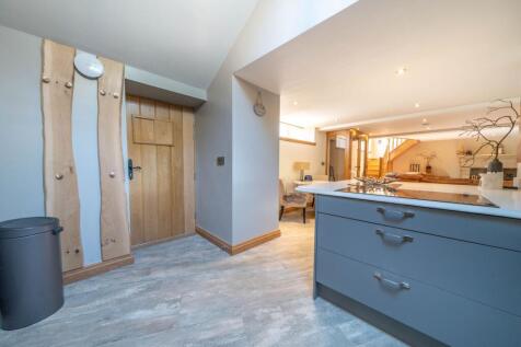 OPEN PLAN LIVING AREA