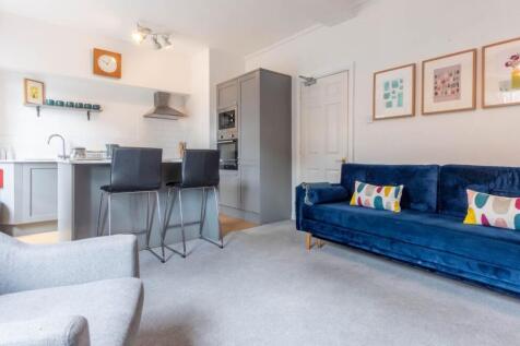 OPEN PLAN LIVING AREA