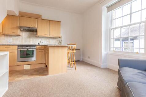 OPEN PLAN LIVING AREA