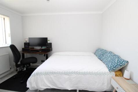 Bedroom 2.JPG