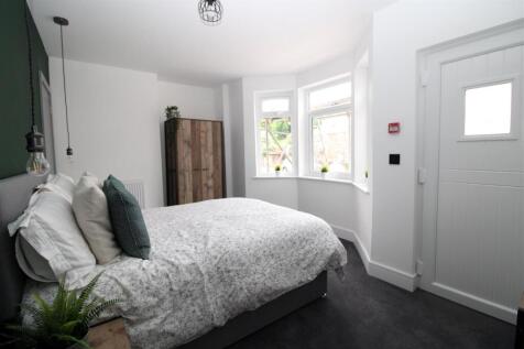 Room 1 (3).JPG