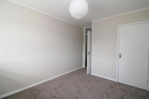 Bedrooom 2 (2).JPG