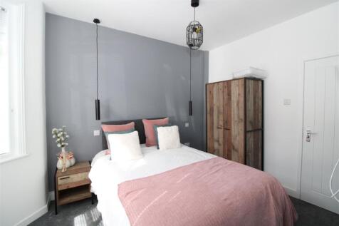 Bedroom 1.jpg
