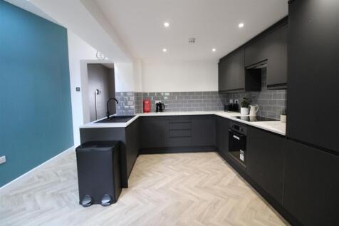 Kitchen 2.jpg