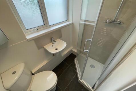 Bathroom Next to R2