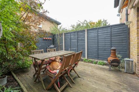 Riverside Close, E5