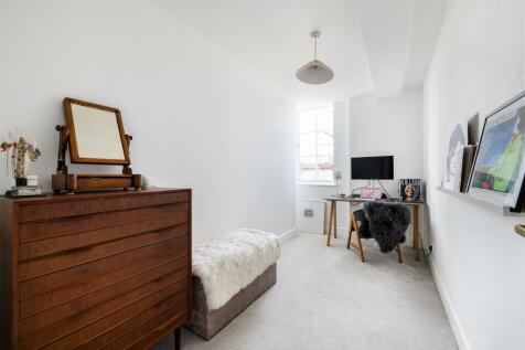 Wharf Place, E2