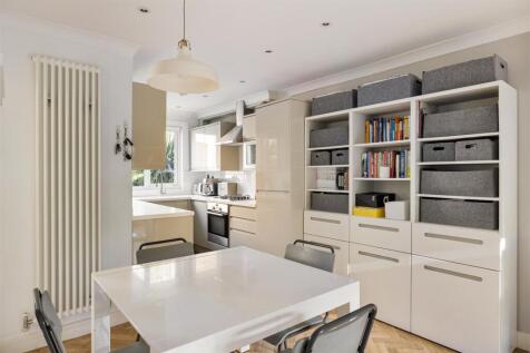Christchurch Square E9