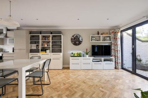 Christchurch Square E9
