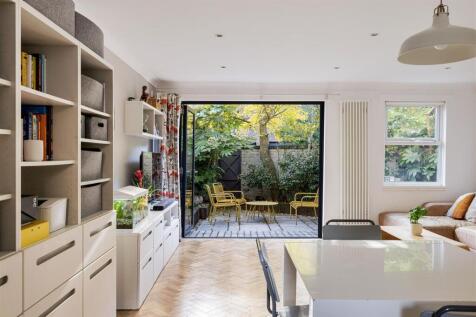 Christchurch Square E9