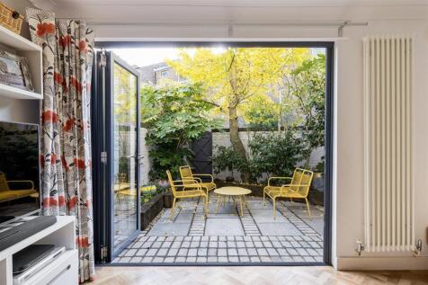 Christchurch Square E9