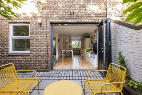 Christchurch Square E9