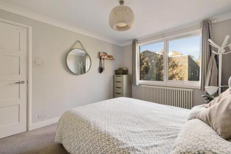 Christchurch Square E9