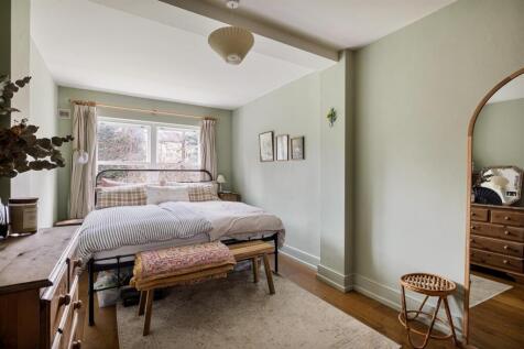 2, Queensdown Road E5