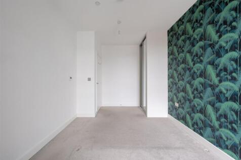 Hart Yard, E3